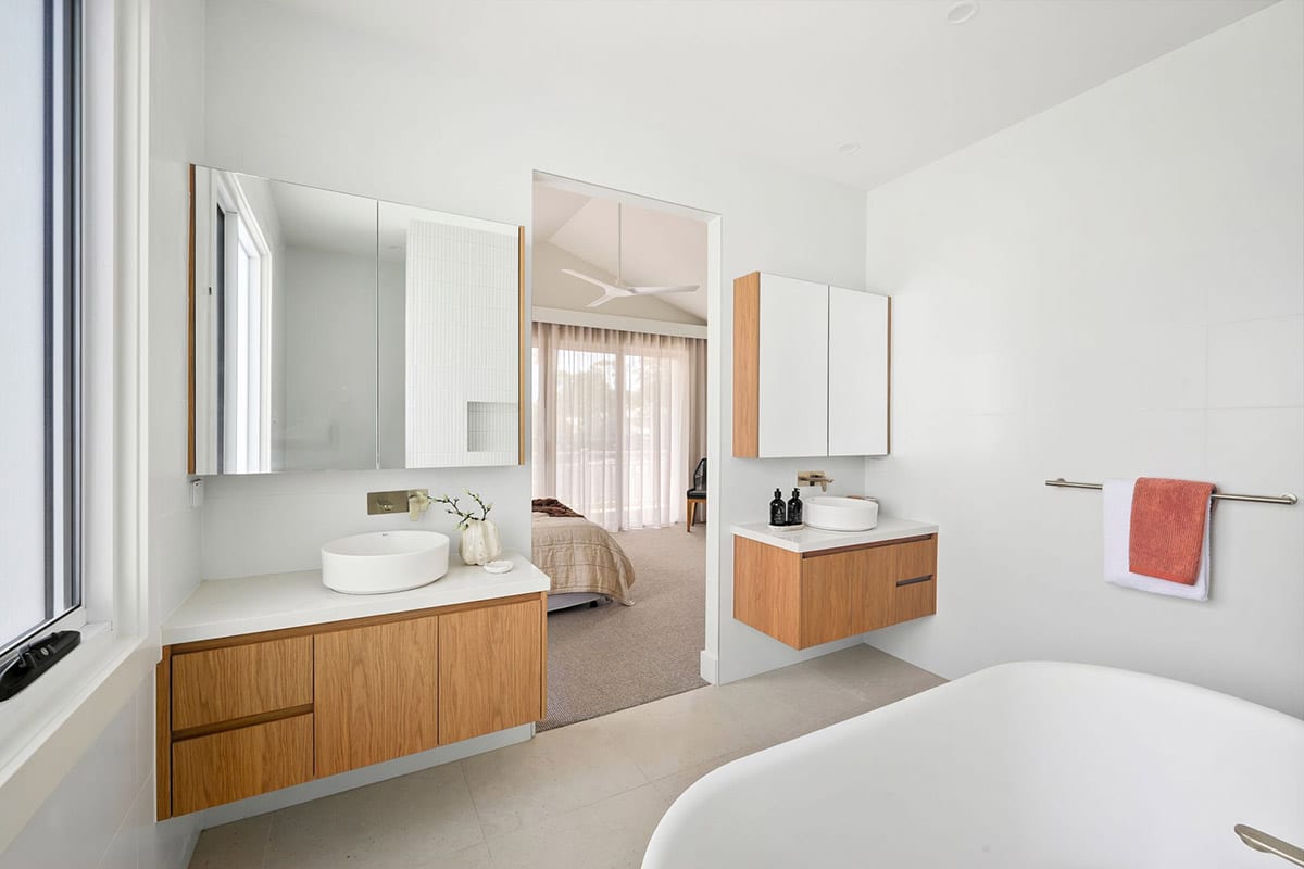 11 Veterans - Bathroom